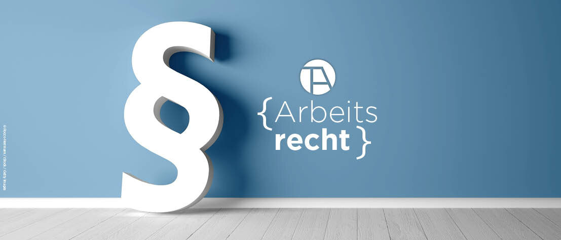 Paragraphen-Symbol und Schriftzug „Arbeitsrecht“